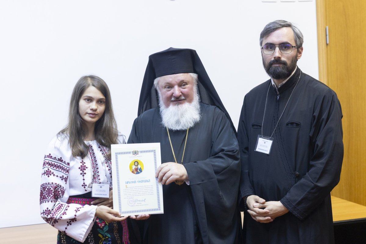 Tineri misionari câștigători ai concursurilor naționale, premiați în Capitală 296295