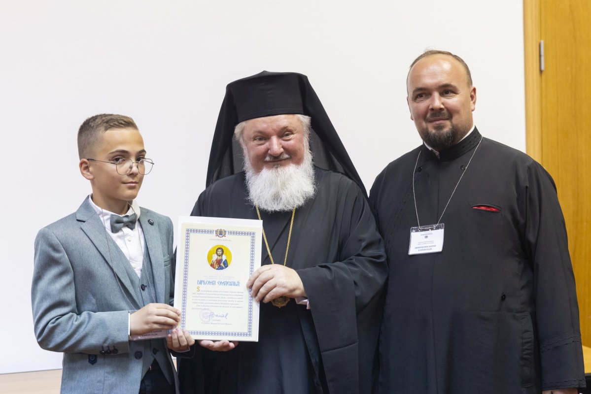 Tineri misionari câștigători ai concursurilor naționale, premiați în Capitală 296296