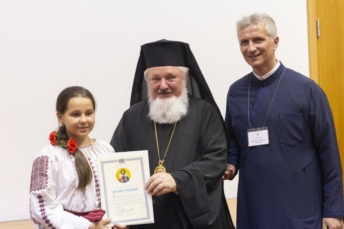 Tineri misionari câștigători ai concursurilor naționale, premiați în Capitală 296297