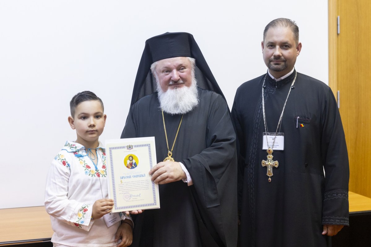 Tineri misionari câștigători ai concursurilor naționale, premiați în Capitală 296301