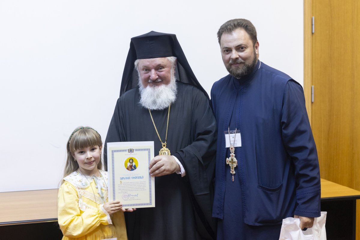Tineri misionari câștigători ai concursurilor naționale, premiați în Capitală 296302