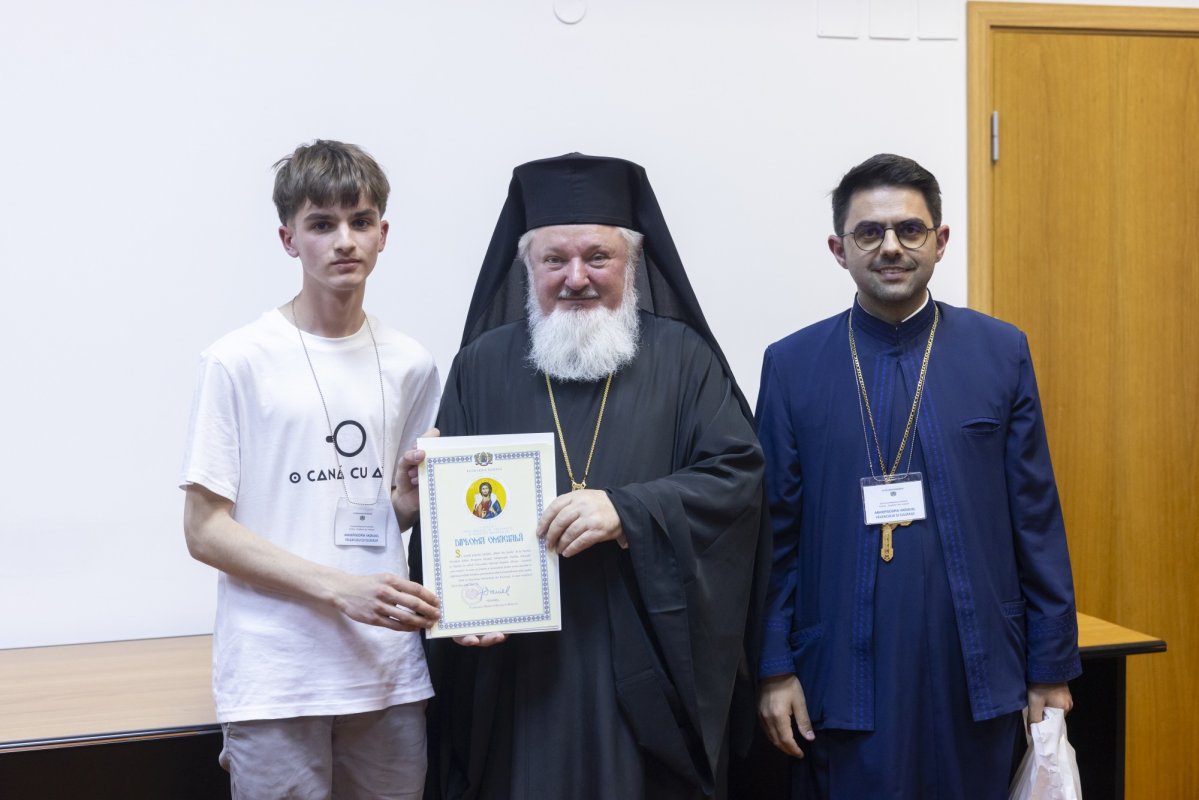 Tineri misionari câștigători ai concursurilor naționale, premiați în Capitală 296303
