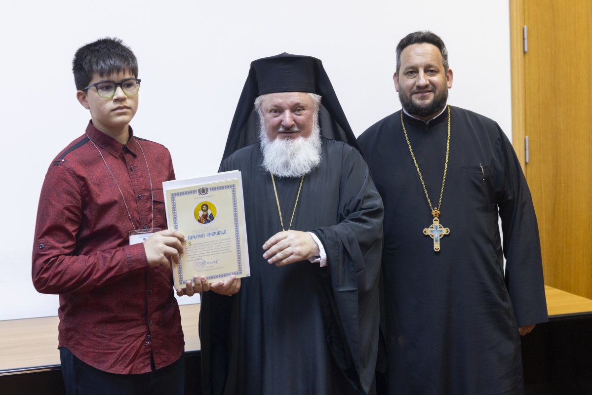Tineri misionari câștigători ai concursurilor naționale, premiați în Capitală 296305