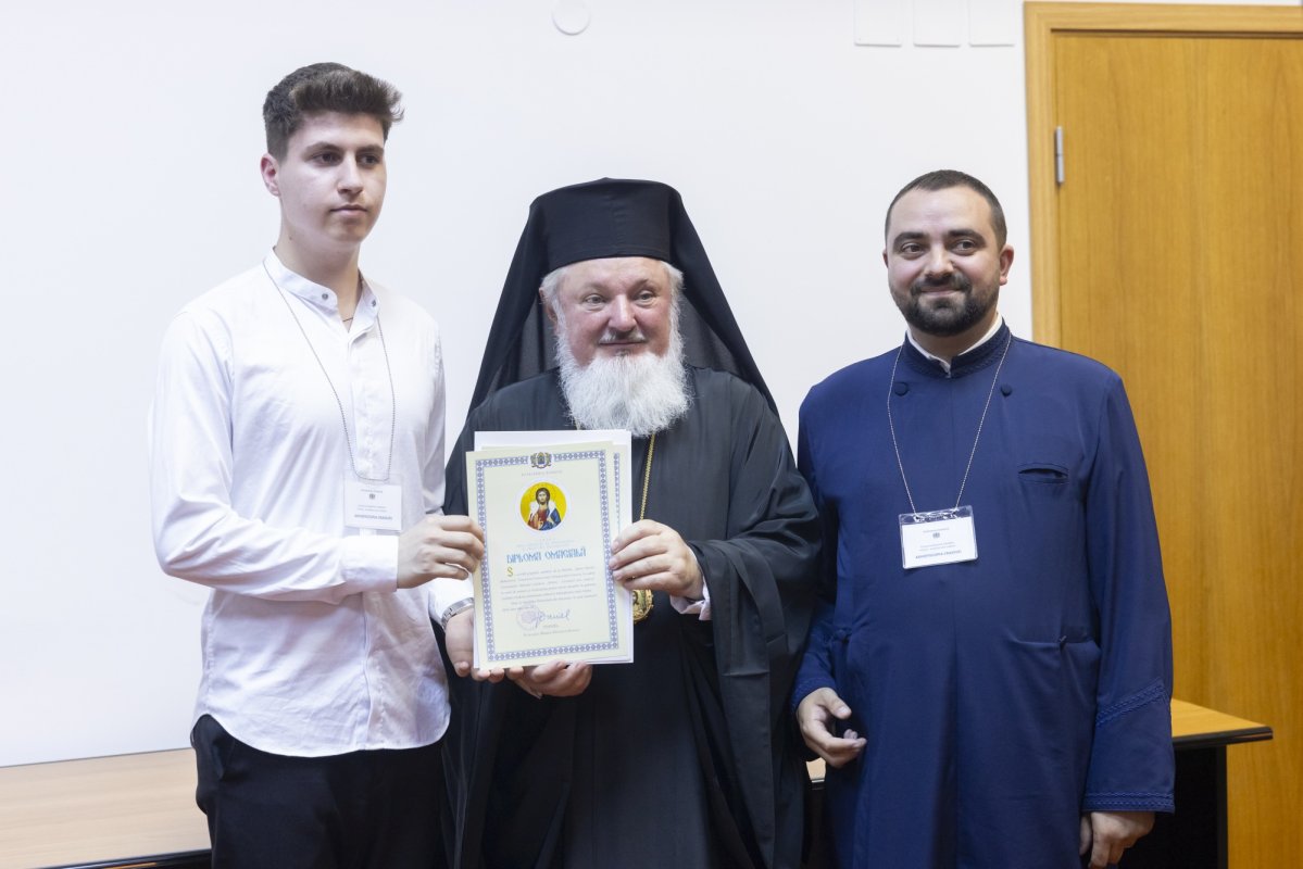 Tineri misionari câștigători ai concursurilor naționale, premiați în Capitală 296306