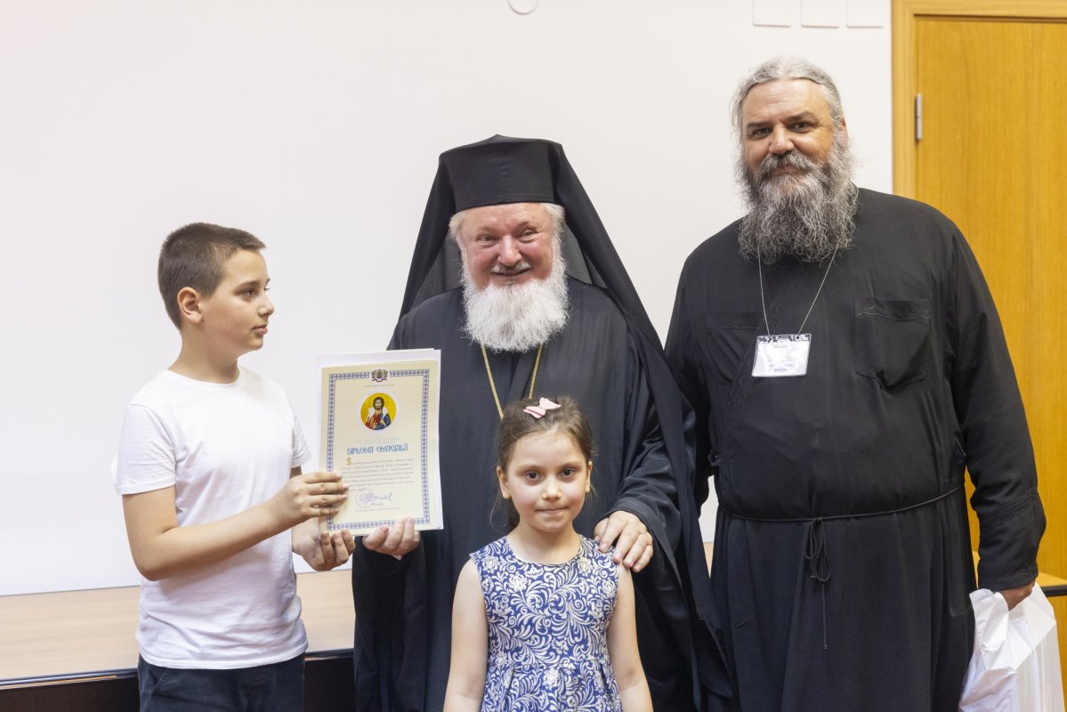 Tineri misionari câștigători ai concursurilor naționale, premiați în Capitală 296309