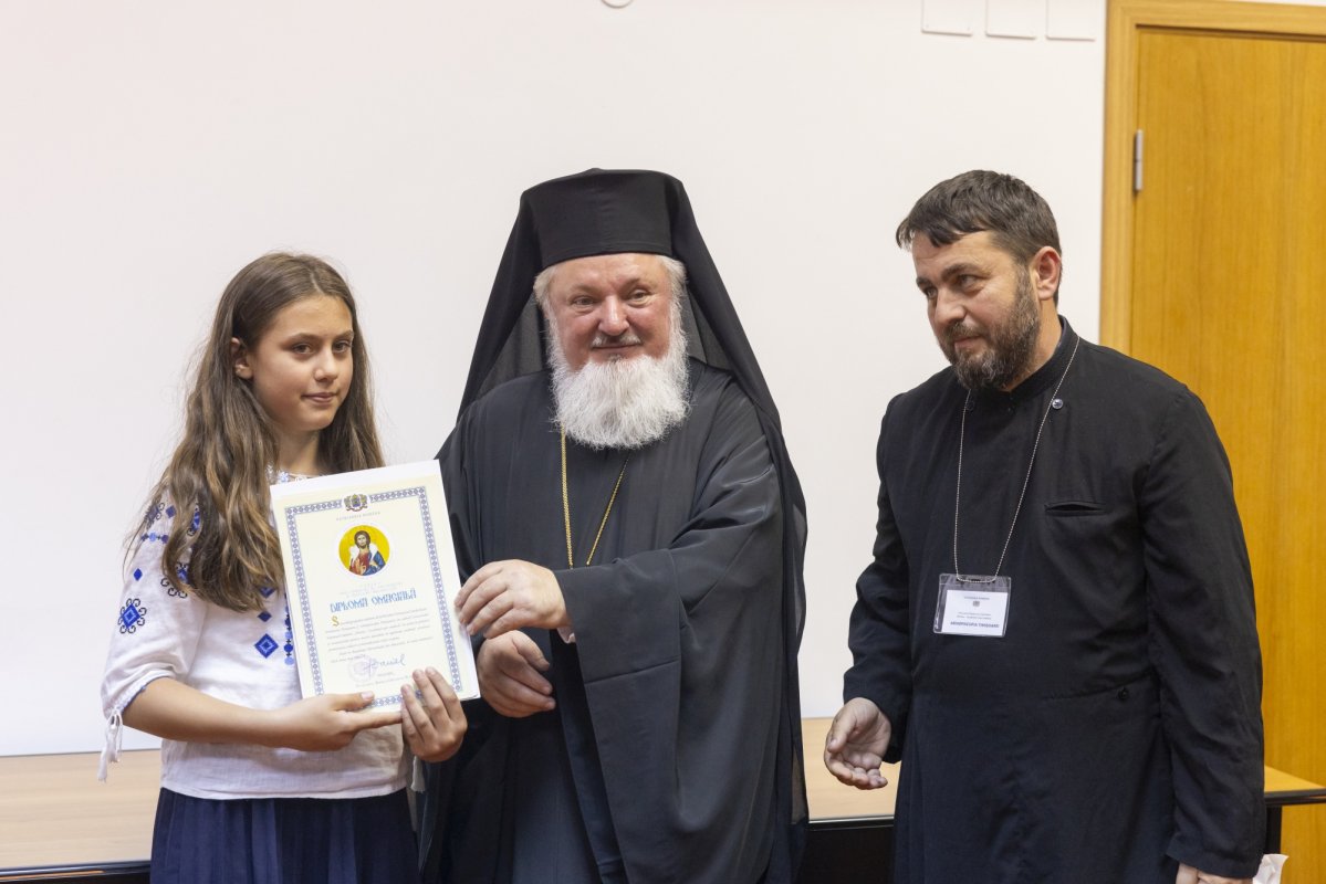 Tineri misionari câștigători ai concursurilor naționale, premiați în Capitală 296310