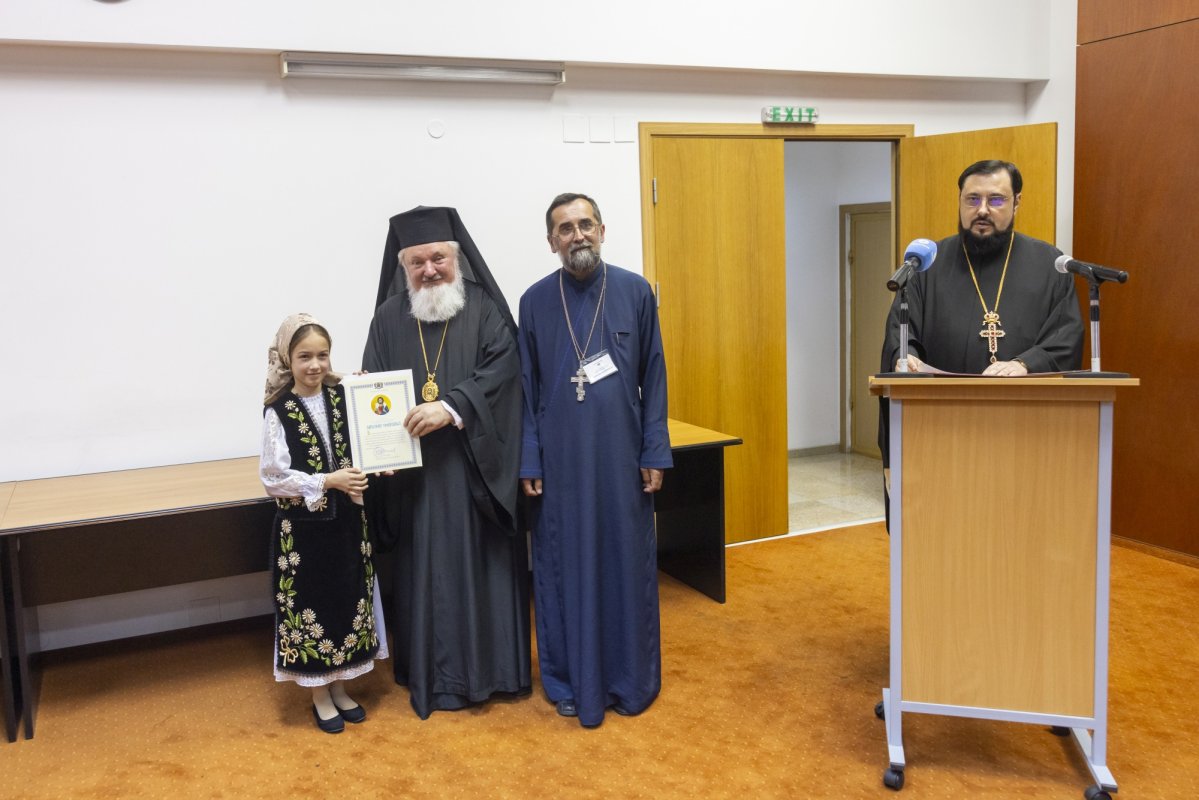 Tineri misionari câștigători ai concursurilor naționale, premiați în Capitală 296313