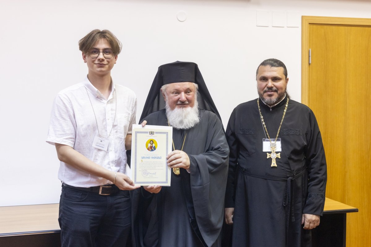 Tineri misionari câștigători ai concursurilor naționale, premiați în Capitală 296314