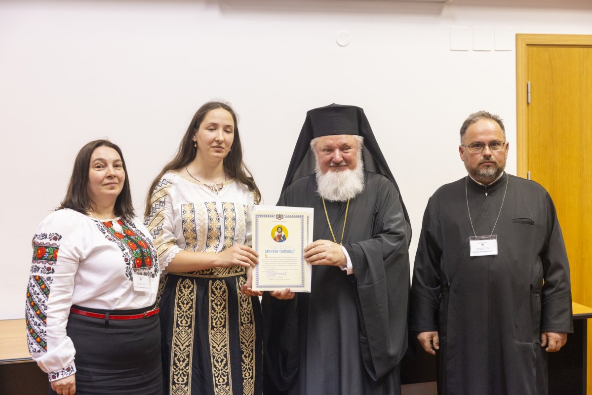 Tineri misionari câștigători ai concursurilor naționale, premiați în Capitală 296315