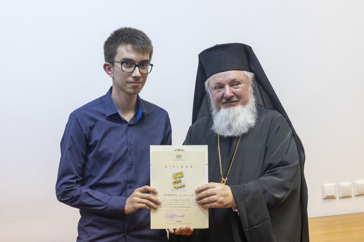 Tineri misionari câștigători ai concursurilor naționale, premiați în Capitală 296327