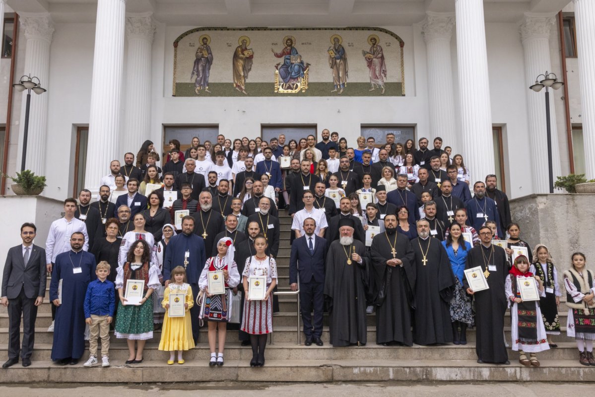 Tineri misionari câștigători ai concursurilor naționale, premiați în Capitală 296335