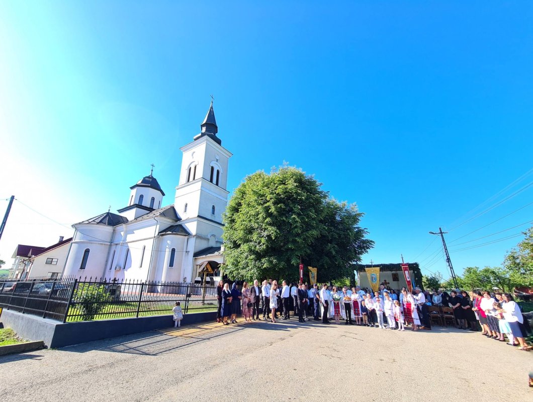 Binecuvântări arhiereşti în parohia bistriţeană Buduș 296351