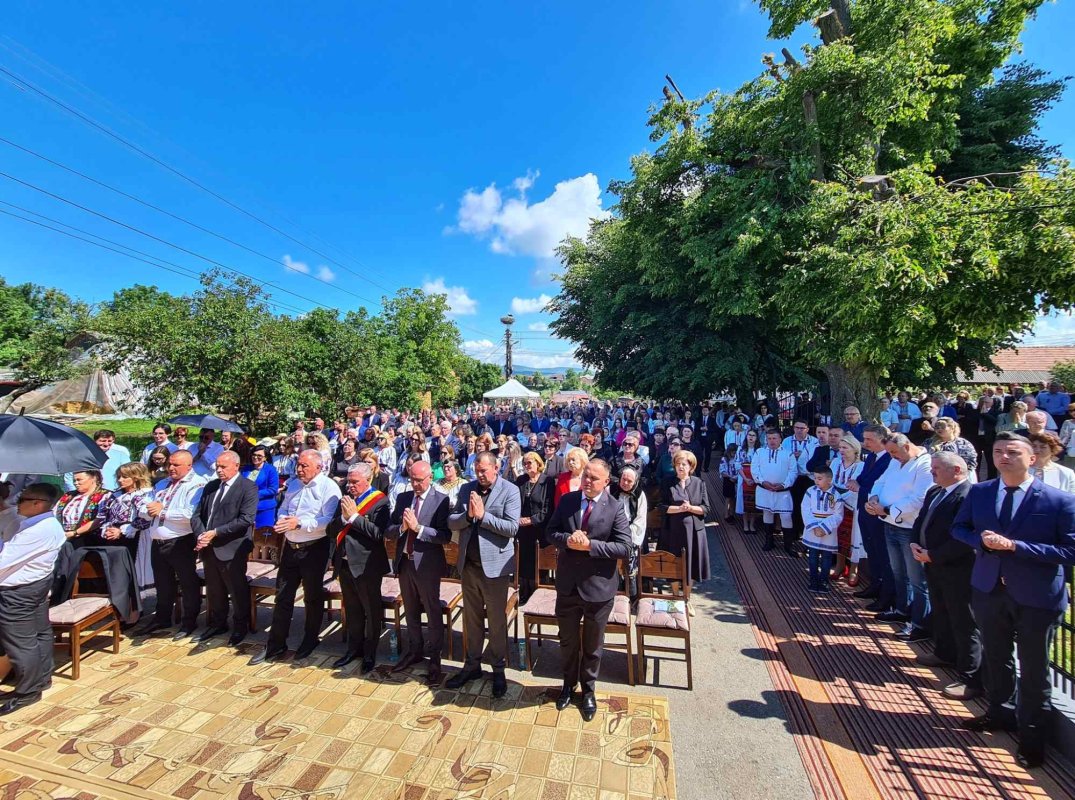 Binecuvântări arhiereşti în parohia bistriţeană Buduș 296356