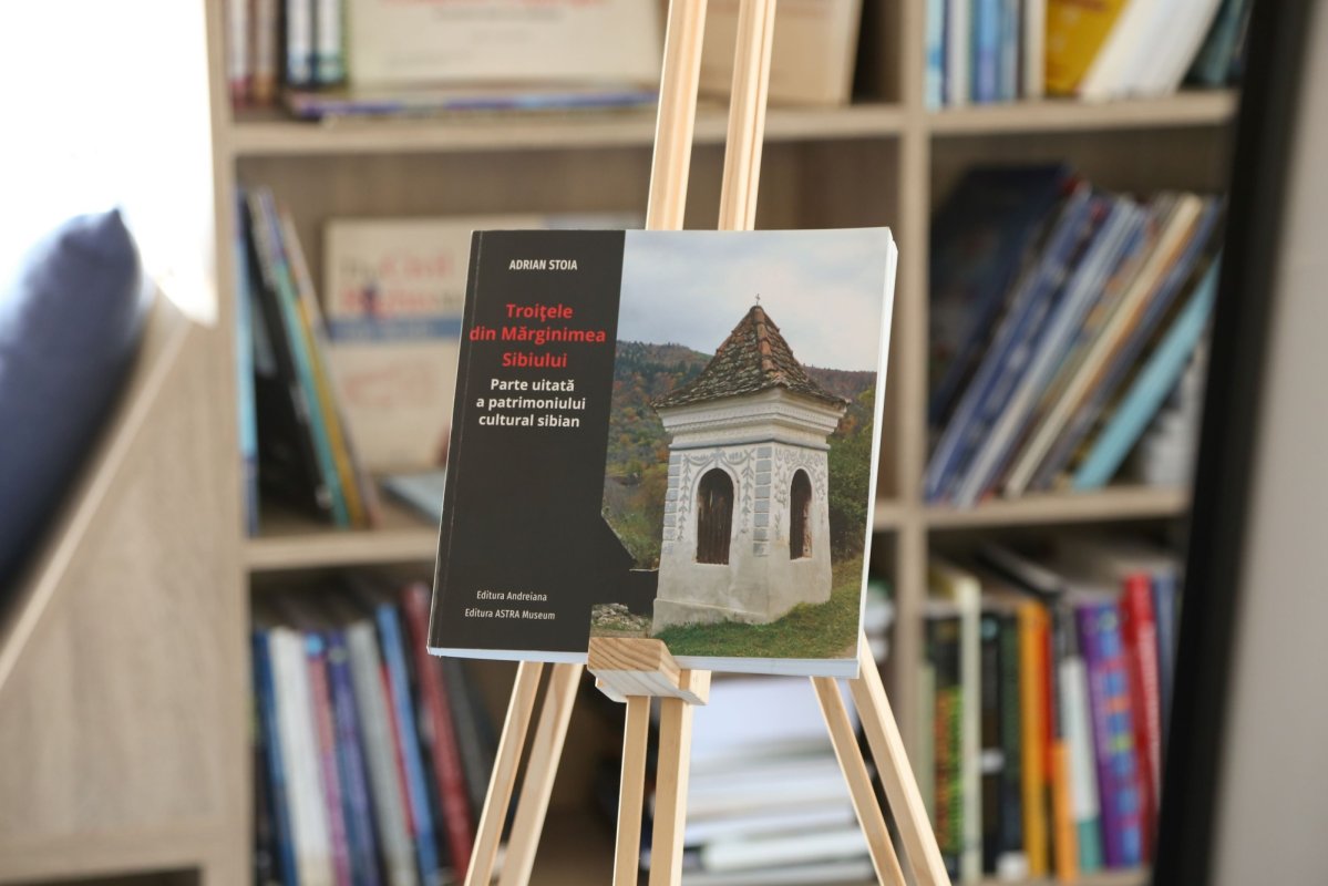 Expoziția „Troițele din Mărginimea Sibiului” la Biblioteca „ASTRA” 296624