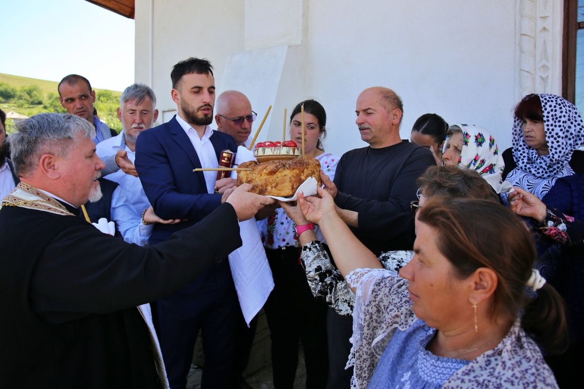 Hram și centenar la Bogonos, Iași 296645