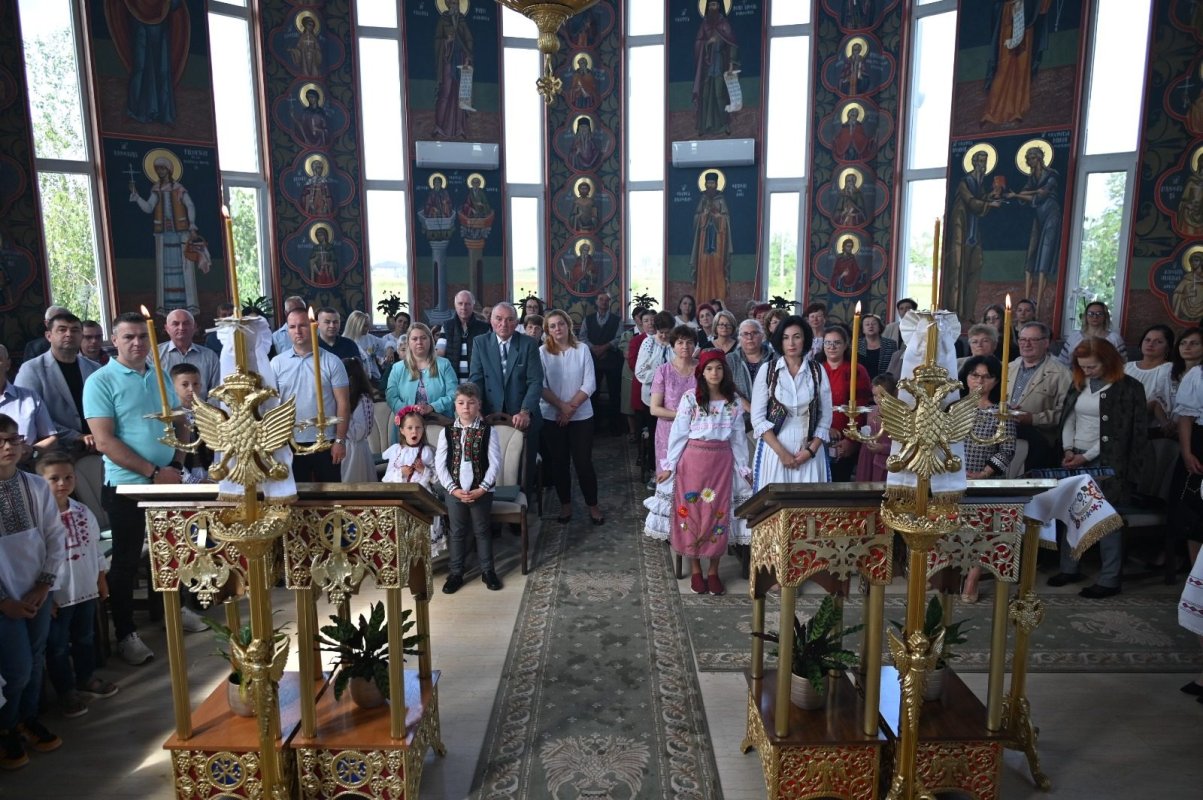 Binecuvântare arhierească în parohia bihoreană Palota 296683