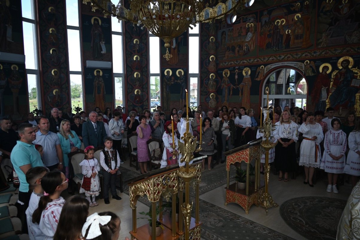 Binecuvântare arhierească în parohia bihoreană Palota 296685