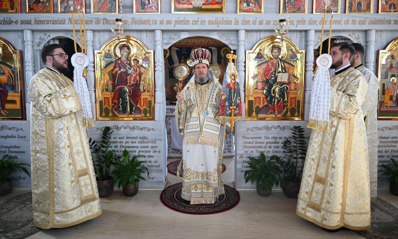 Binecuvântare arhierească în parohia bihoreană Palota 296691