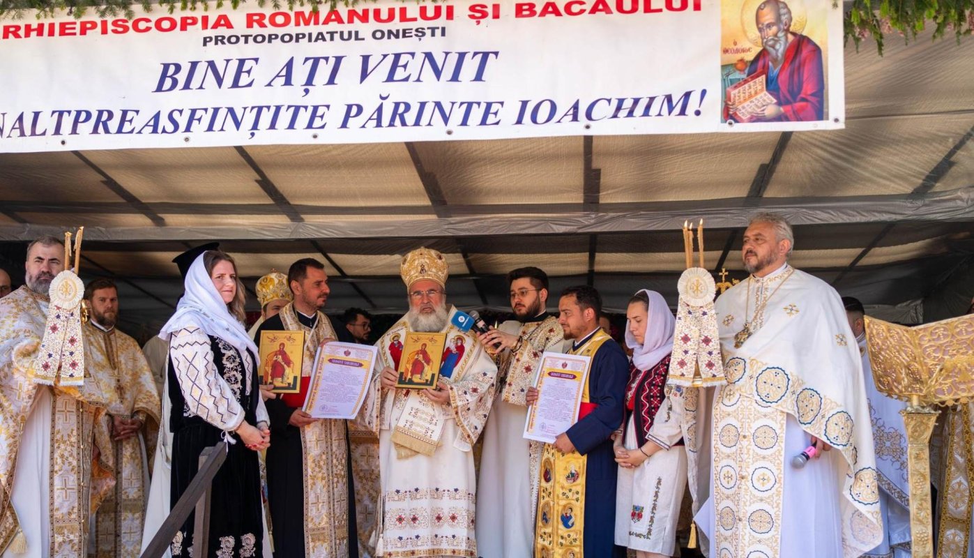 Doi ierarhi au binecuvântat lucrările de reînnoire de la Bogata, Bacău 296692