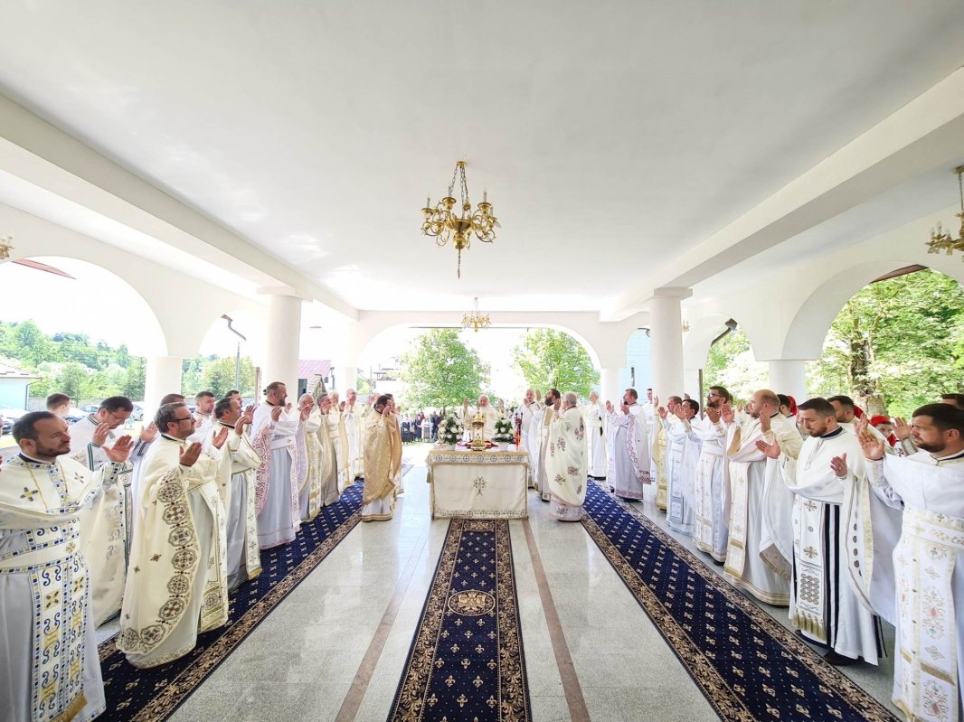 Hramul istoric la Mănăstirea Dobric 296676