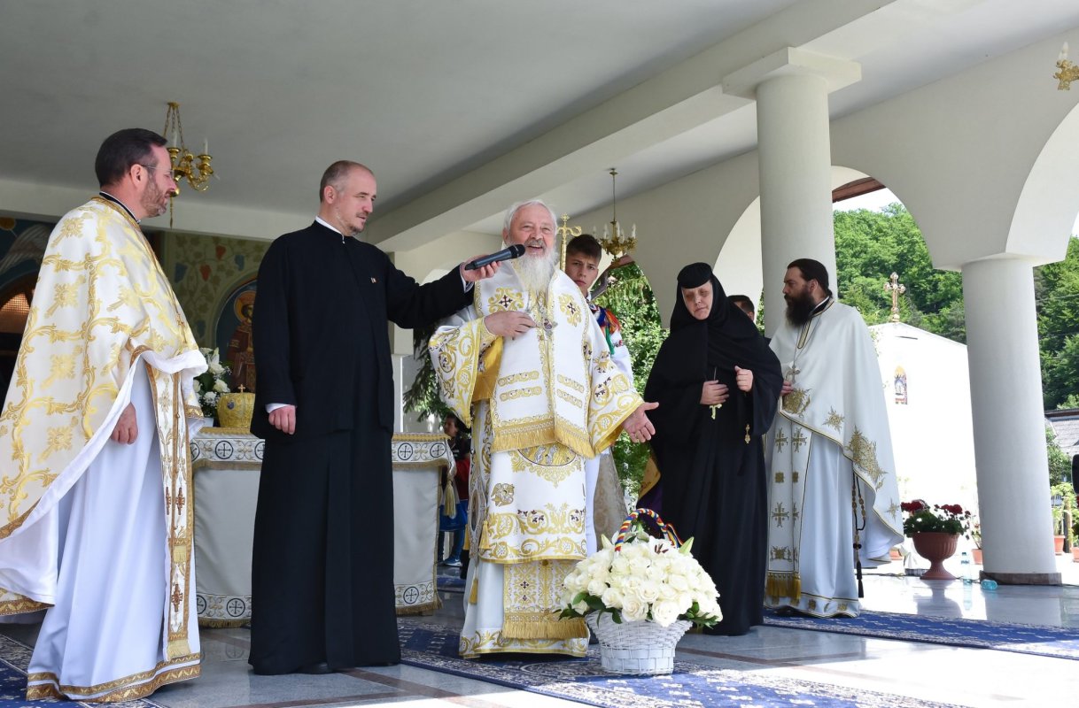 Hramul istoric la Mănăstirea Dobric 296679