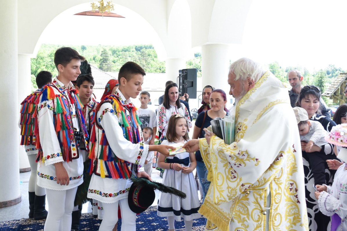 Hramul istoric la Mănăstirea Dobric 296680