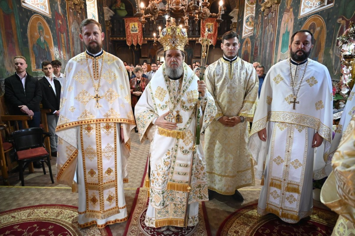 Serbarea hramului împărătesc al bisericii voievodale din Tinăud, Bihor 296775