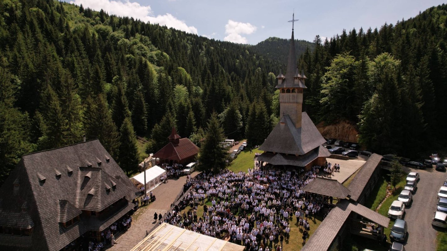 Târnosirea bisericii Mănăstirii Budeşti, Maramureş 296770