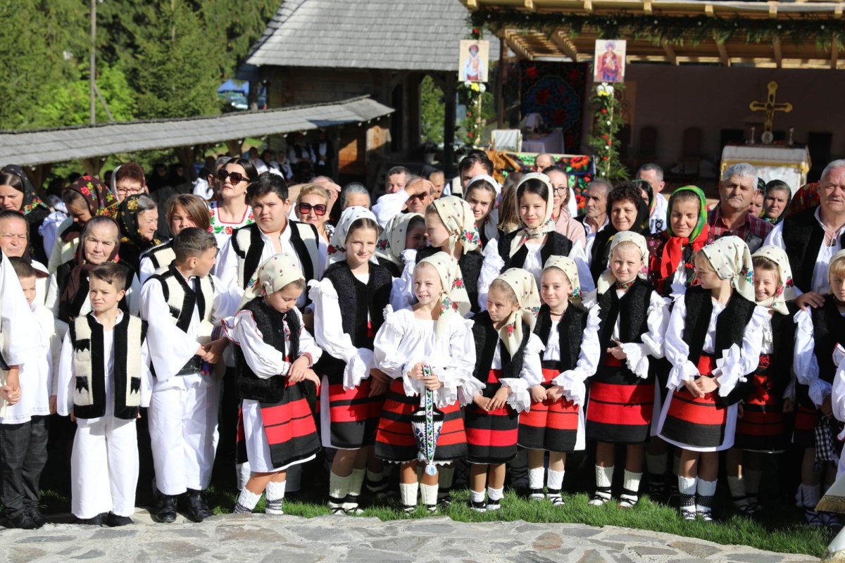 Târnosirea bisericii Mănăstirii Budeşti, Maramureş 296771