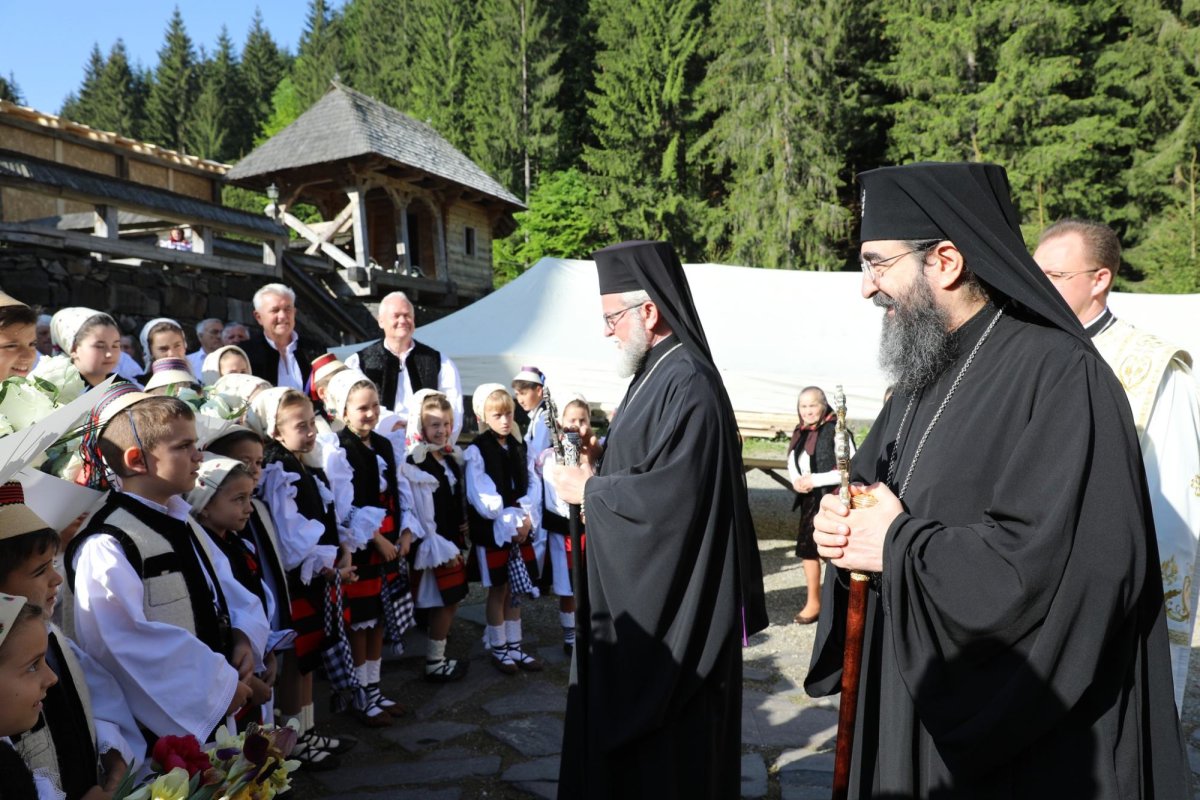 Târnosirea bisericii Mănăstirii Budeşti, Maramureş 296772