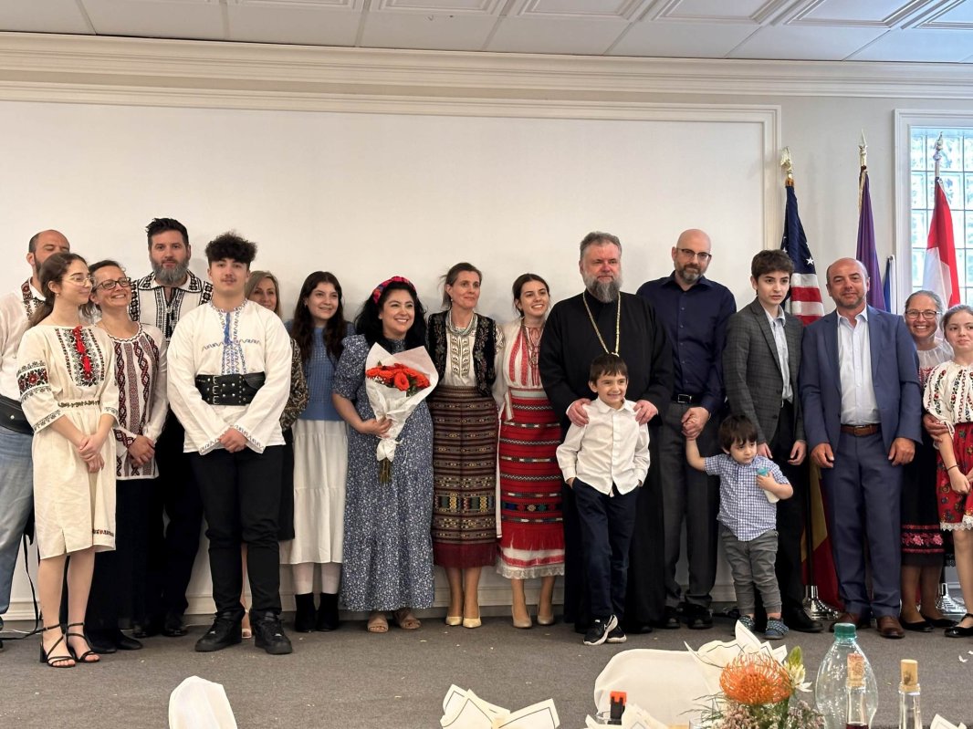 Hramul Catedralei românești „Sfinții Împărați Constantin și Elena” din Chicago 296910