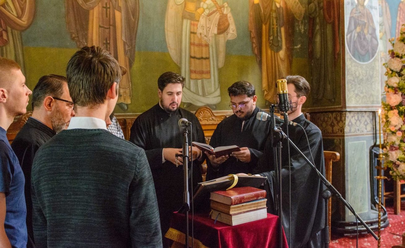 Slujiri arhierești în două parohii din Protopopiatul Botoșani 297020