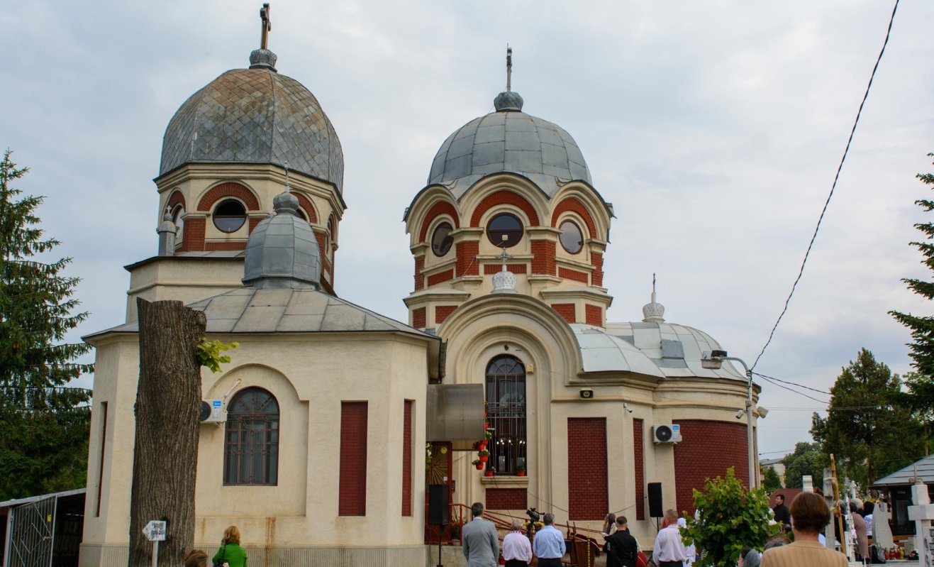 Slujiri arhierești în două parohii din Protopopiatul Botoșani 297022