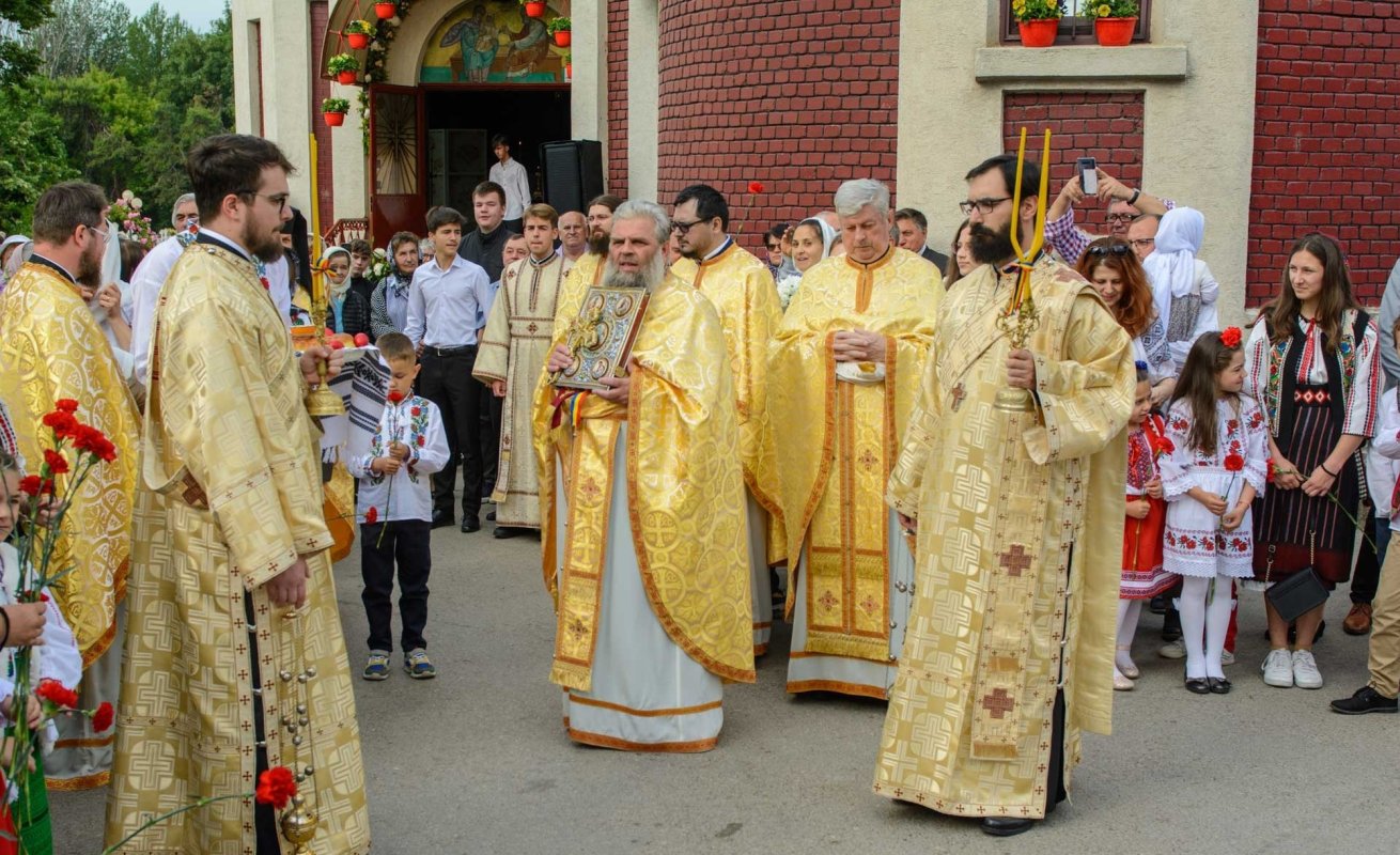 Slujiri arhierești în două parohii din Protopopiatul Botoșani 297023