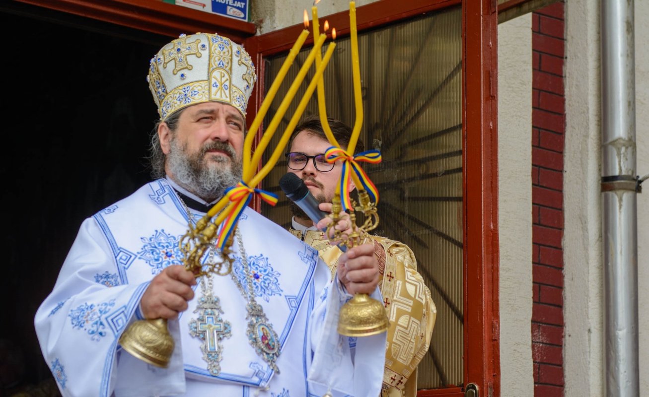 Slujiri arhierești în două parohii din Protopopiatul Botoșani 297027