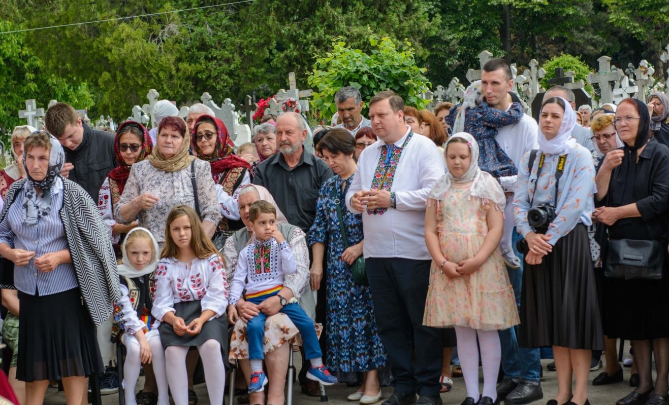 Slujiri arhierești în două parohii din Protopopiatul Botoșani 297028