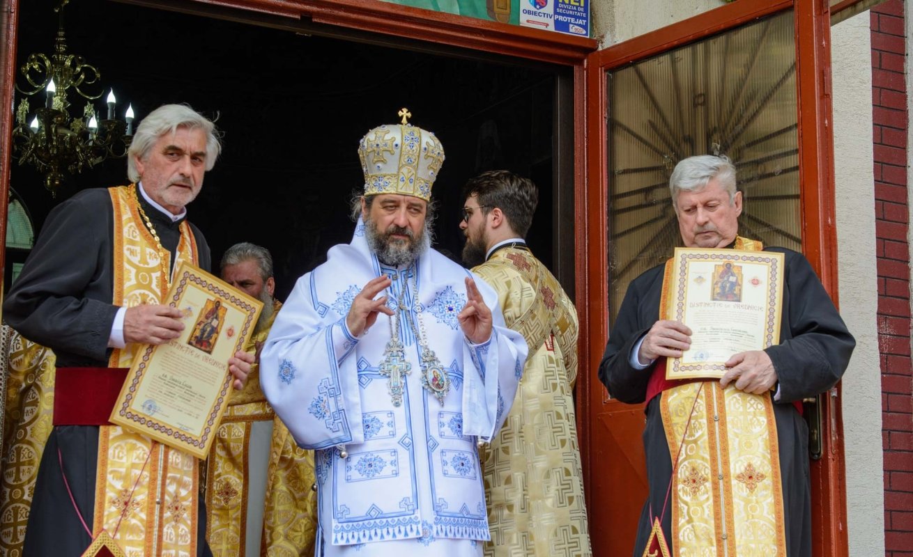 Slujiri arhierești în două parohii din Protopopiatul Botoșani 297029