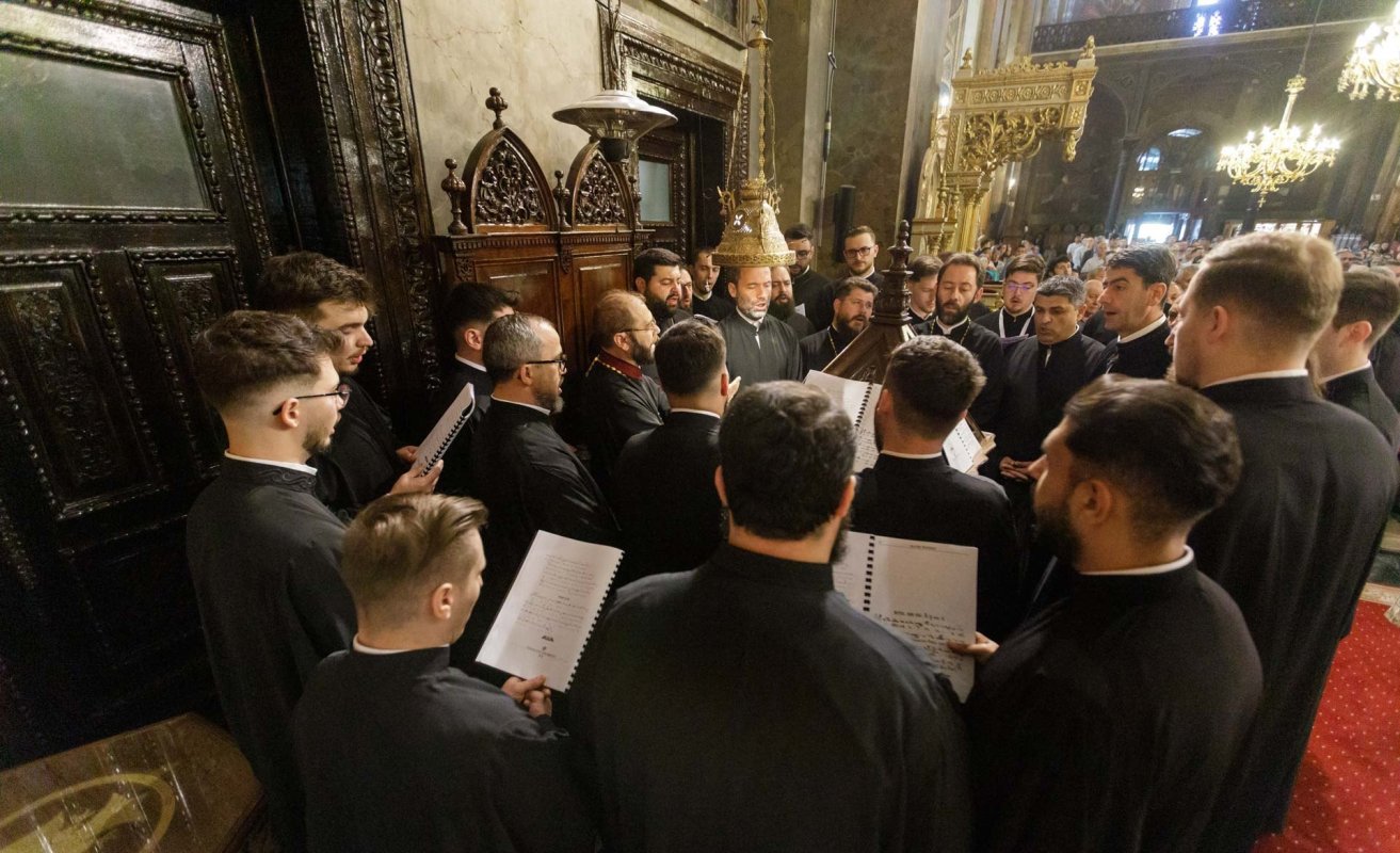 Grupul „Tronos” și Ansamblul „Sfântul Ioan Cucuzel” au încheiat IBMF 2024 297293