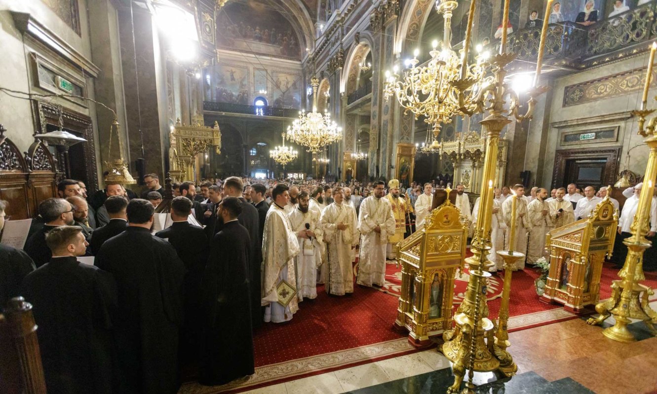 Grupul „Tronos” și Ansamblul „Sfântul Ioan Cucuzel” au încheiat IBMF 2024 297294