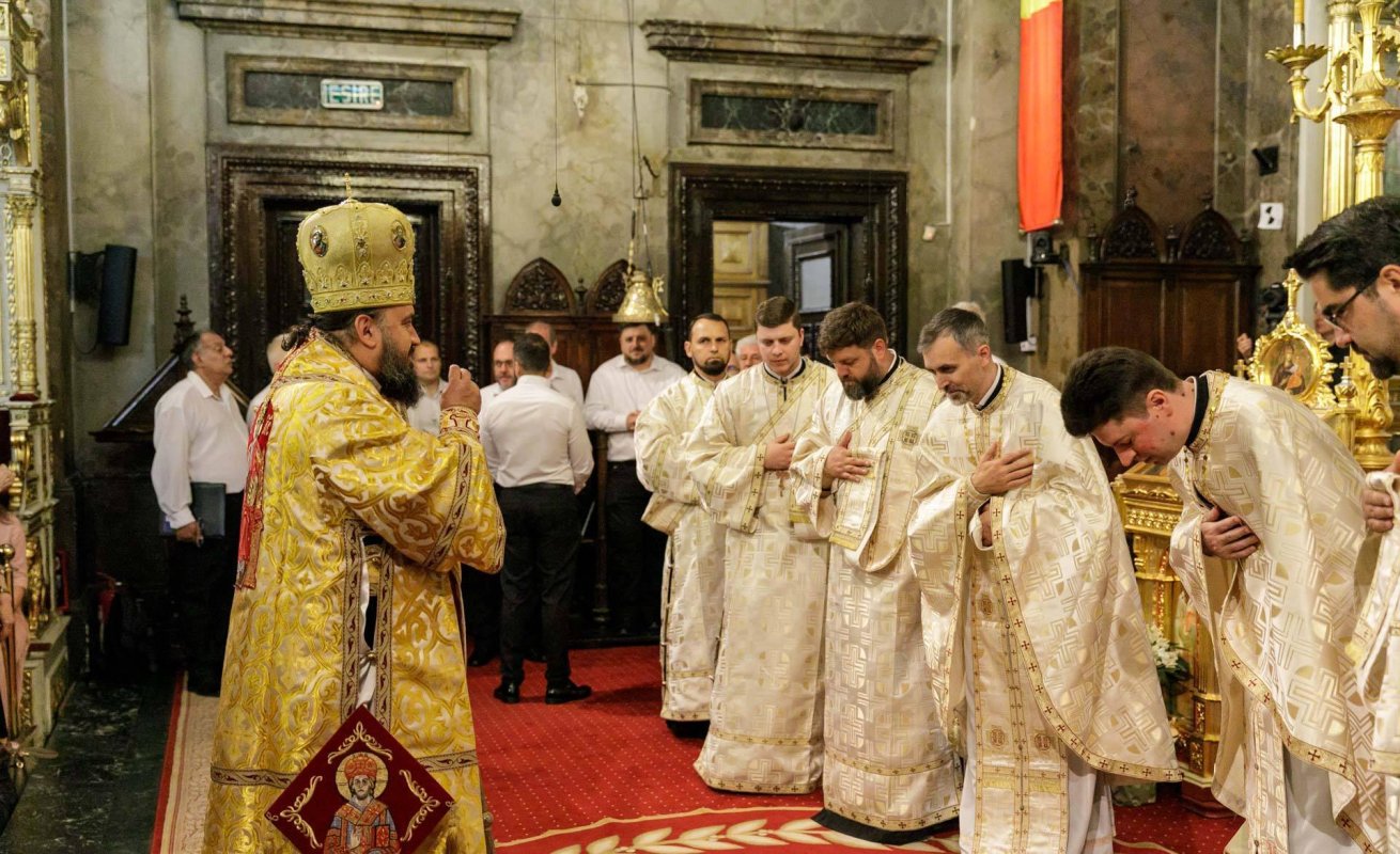 Grupul „Tronos” și Ansamblul „Sfântul Ioan Cucuzel” au încheiat IBMF 2024 297296