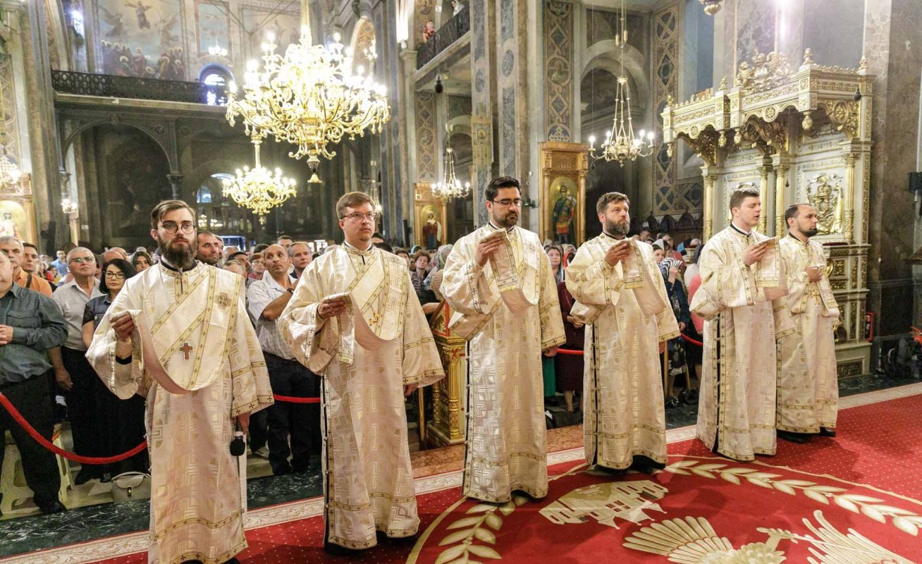 Grupul „Tronos” și Ansamblul „Sfântul Ioan Cucuzel” au încheiat IBMF 2024 297303