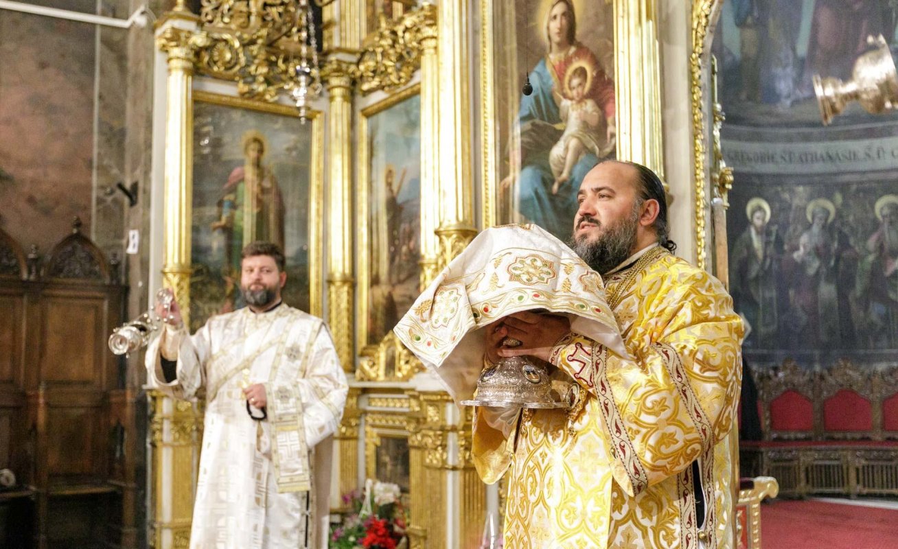 Grupul „Tronos” și Ansamblul „Sfântul Ioan Cucuzel” au încheiat IBMF 2024 297305