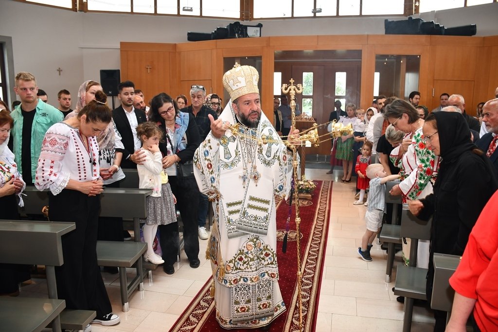 Hramul Parohiei „Sfinții Împărați Constantin  și Elena” din Gänserndorf 297275