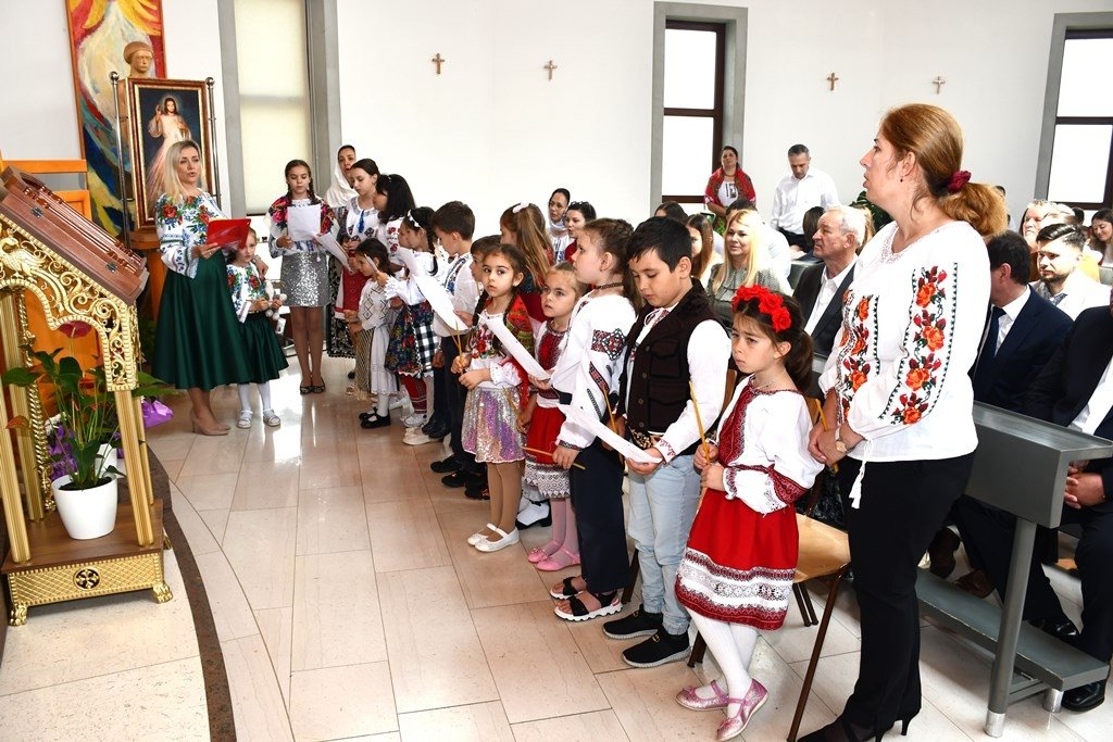 Hramul Parohiei „Sfinții Împărați Constantin  și Elena” din Gänserndorf 297276