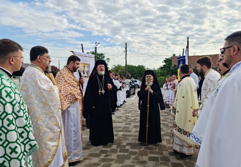 Înnoire și împlinire la o parohie din județul Arad 297286