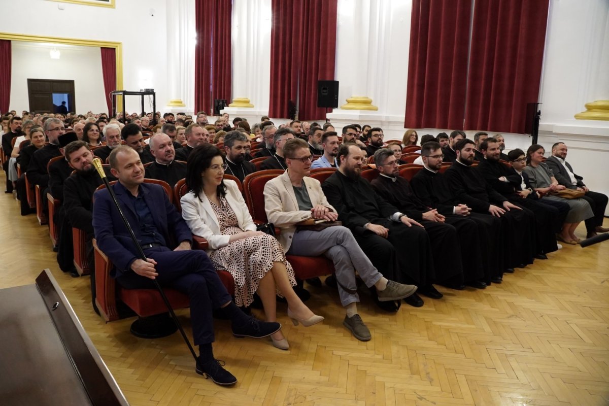 „Medicul ascet, pustnicul cetății și omul cel mai deschis pentru bolnavi” 297383