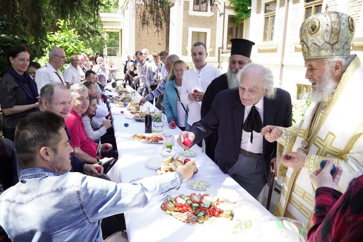 „Medicul ascet, pustnicul cetății și omul cel mai deschis pentru bolnavi” 297386