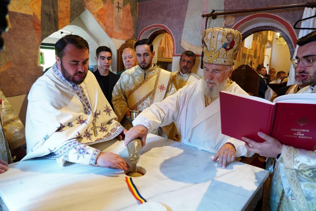 Momente de sărbătoare pentru o parohie din Dâmbovița 297281