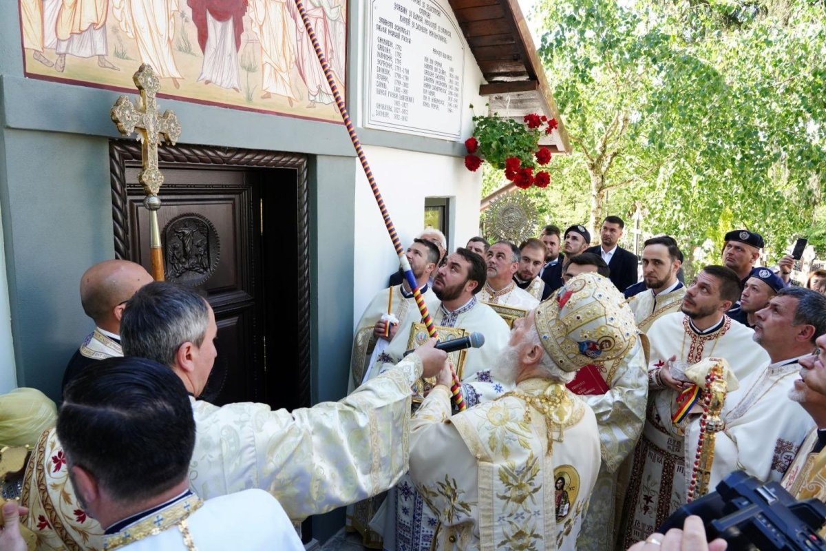 Momente de sărbătoare pentru o parohie din Dâmbovița 297282