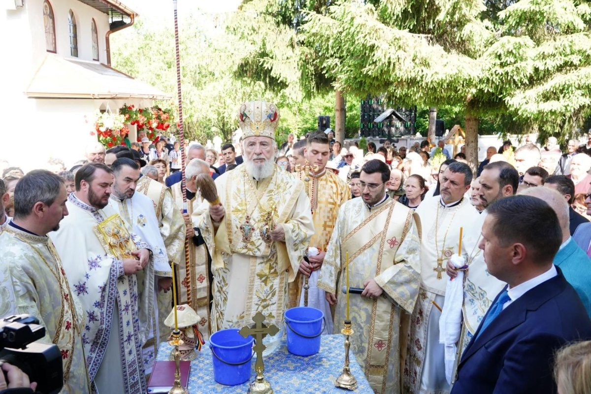 Momente de sărbătoare pentru o parohie din Dâmbovița 297283